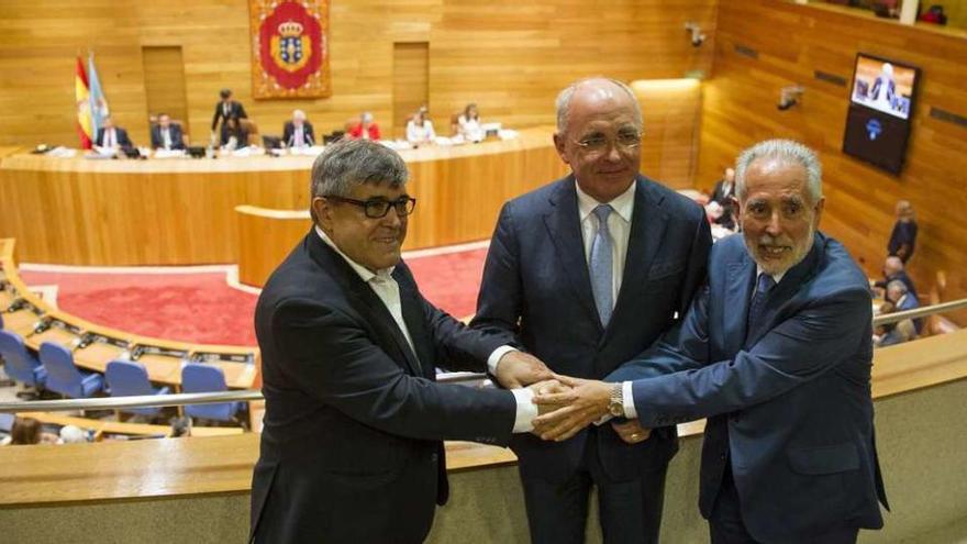 Modesto Pose, por la izquierda, Juan Jiménez Morán y Fernando Carlos Rodríguez, ayer. // Óscar Corral