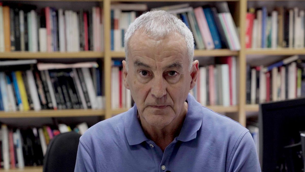 Matías Vallés | Familia española celebra el primer hijo que no irá a la Universidad