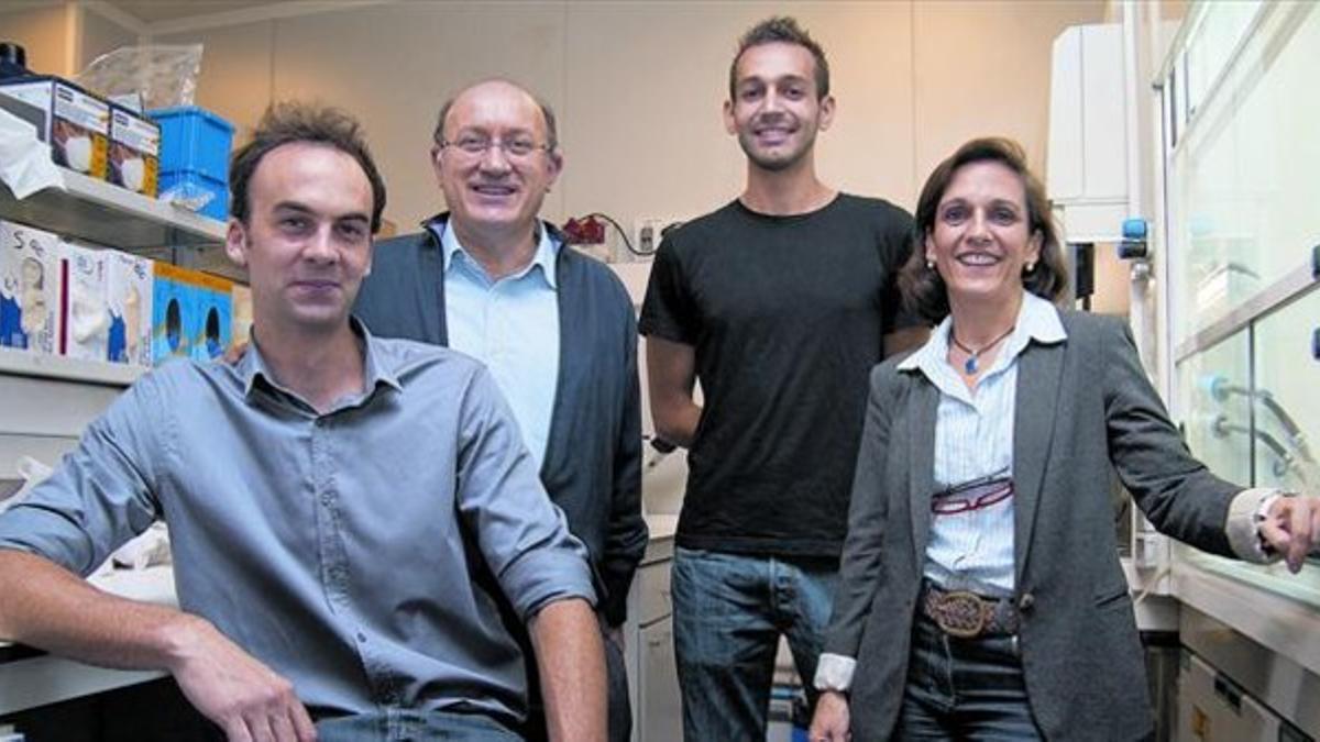 ESPERANZAS. De izquierda a derecha, Pastorino, Gil, Maazouz y Maria Pau Ginebra, en las instalaciones de la recién nacida empresa.