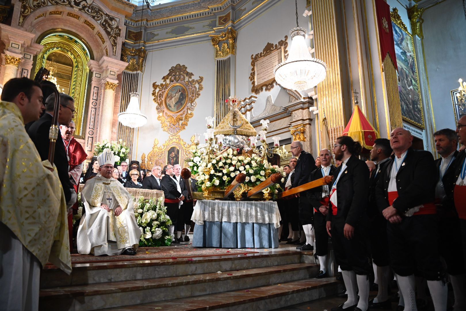 Castelló despide a su ‘Mareta’ en una procesión popular