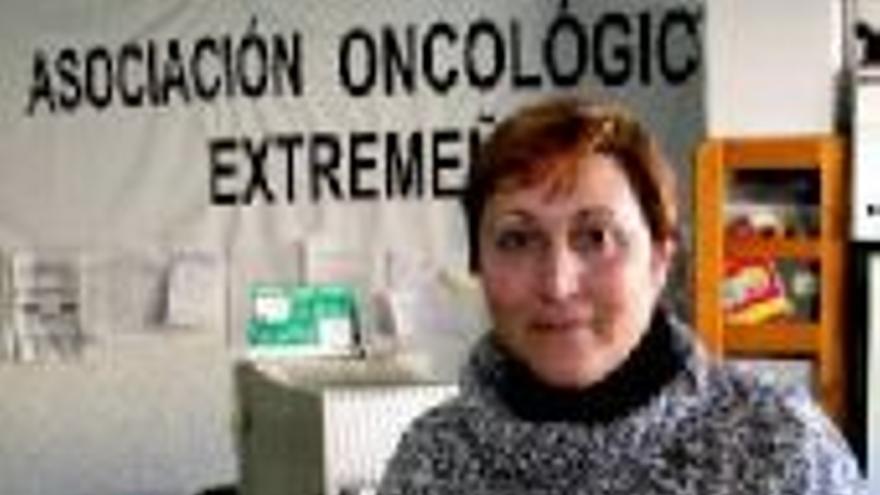 Isabel Rolán PRESIDENTA DE LA ASOCIACION ONCOLOGICA EXTREMEÑA: &quot;Los niños tienen más capacidad para hacer frente a un cáncer&quot;