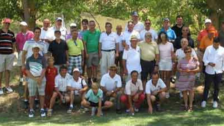 Foto de familia de los participantes en el Trofeo &quot;Productos de la Guareña&quot; celebrado en El Maderal