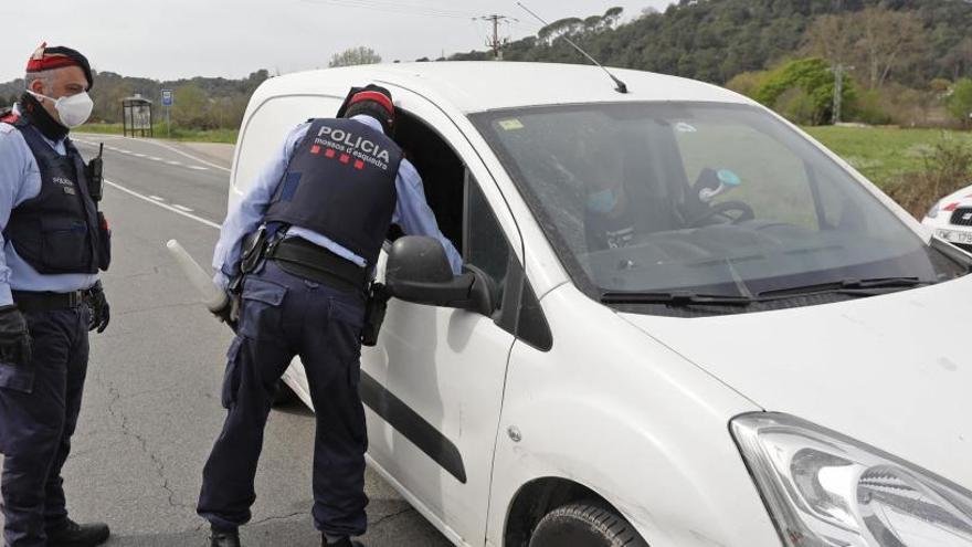 Podrà viatjar el conductor i una altra persona al darrere