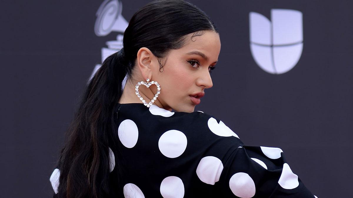 Rosalía, en la alfombra roja de los Grammy Latinos.