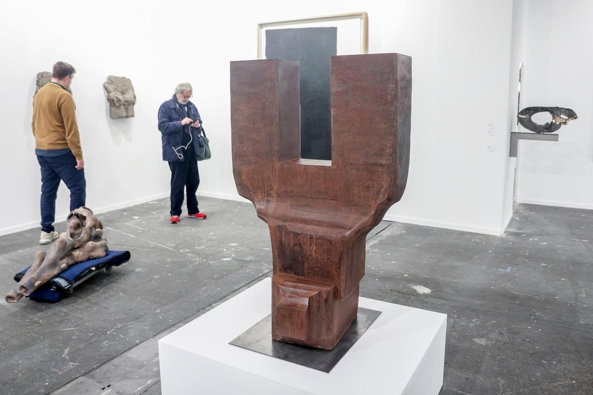Obra 'Sin título' del escultor Eduardo Chillida, de 1,5 toneladas y un precio de 3,7 millones de euros.