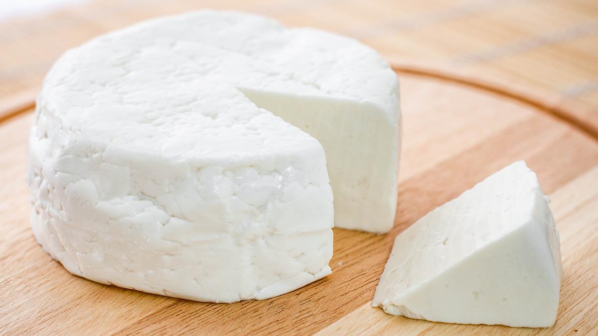 Alerta alimentaria: Retiran quesos frescos de vaca de un establecimiento que no pasó la inspección sanitaria
