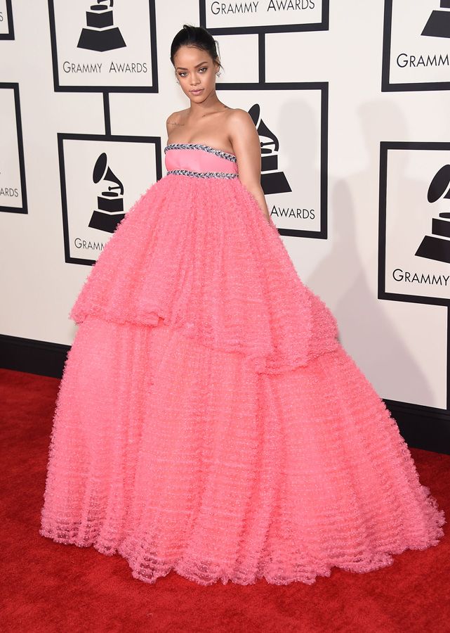 Las mejor vestidas de los Grammy: Rihanna