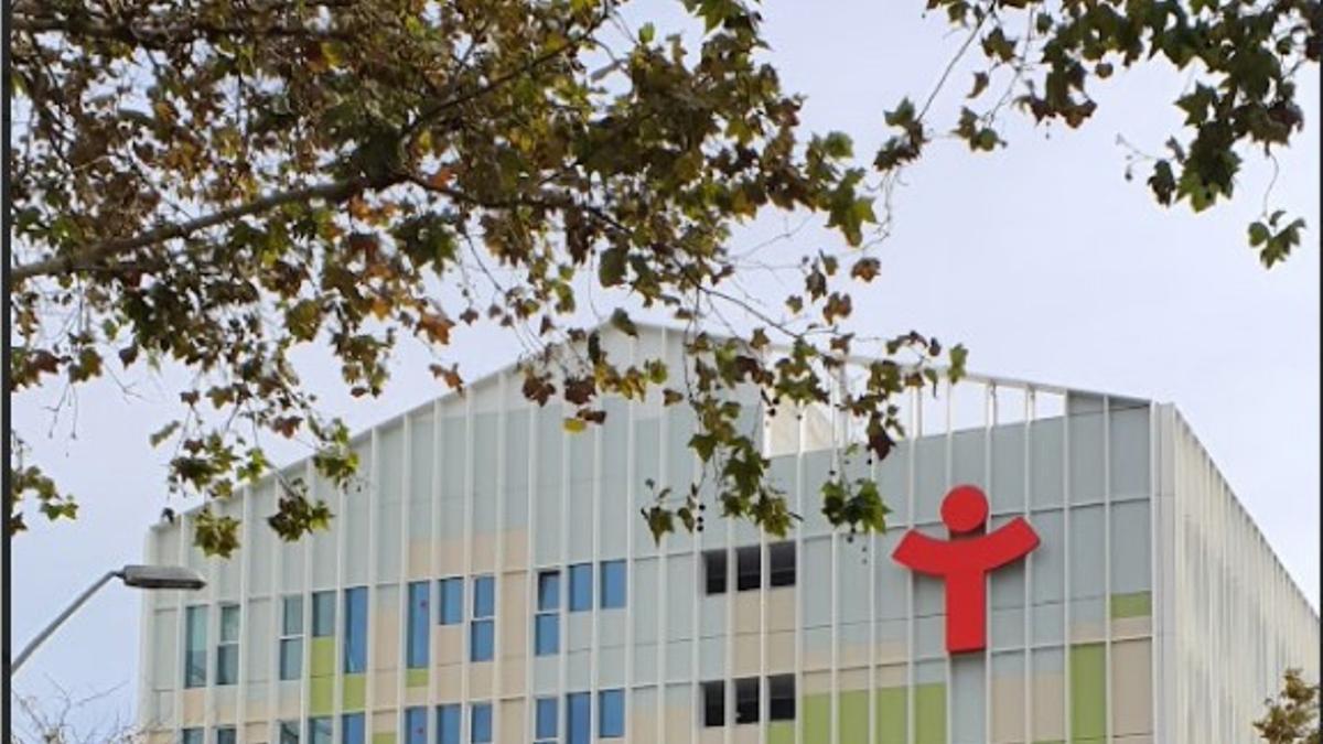 Fachada del nuevo Hospital Nhe en la calle Ciutat de Granada, 108, de Barcelona