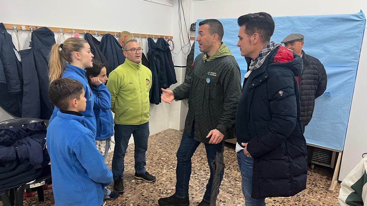 El president Mompó con la Falla Dels Sorells