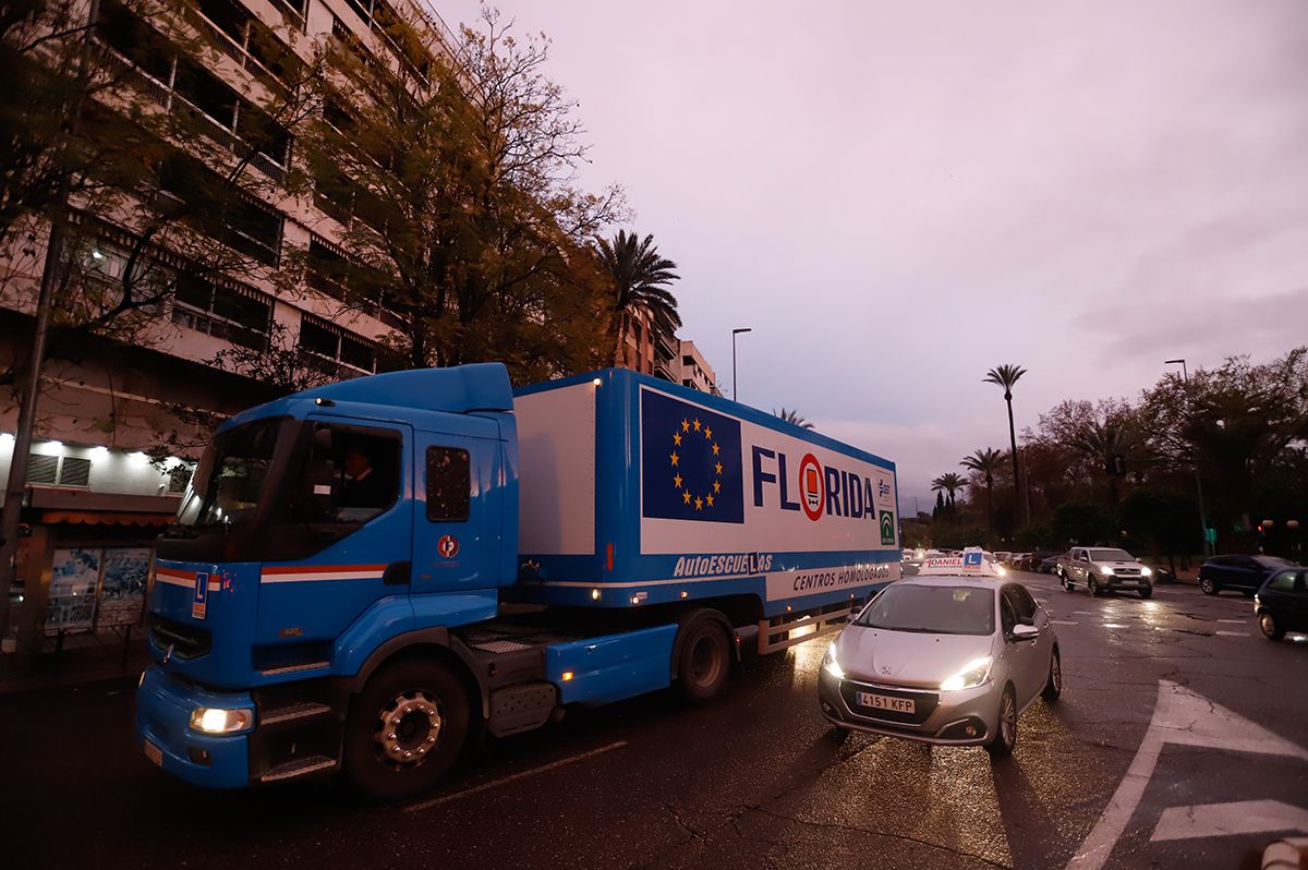 Las autoescuelas de Córdoba protestan para conseguir más exámenes