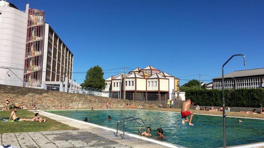 Puesta a punto de la piscina de Cerámicas do Castro