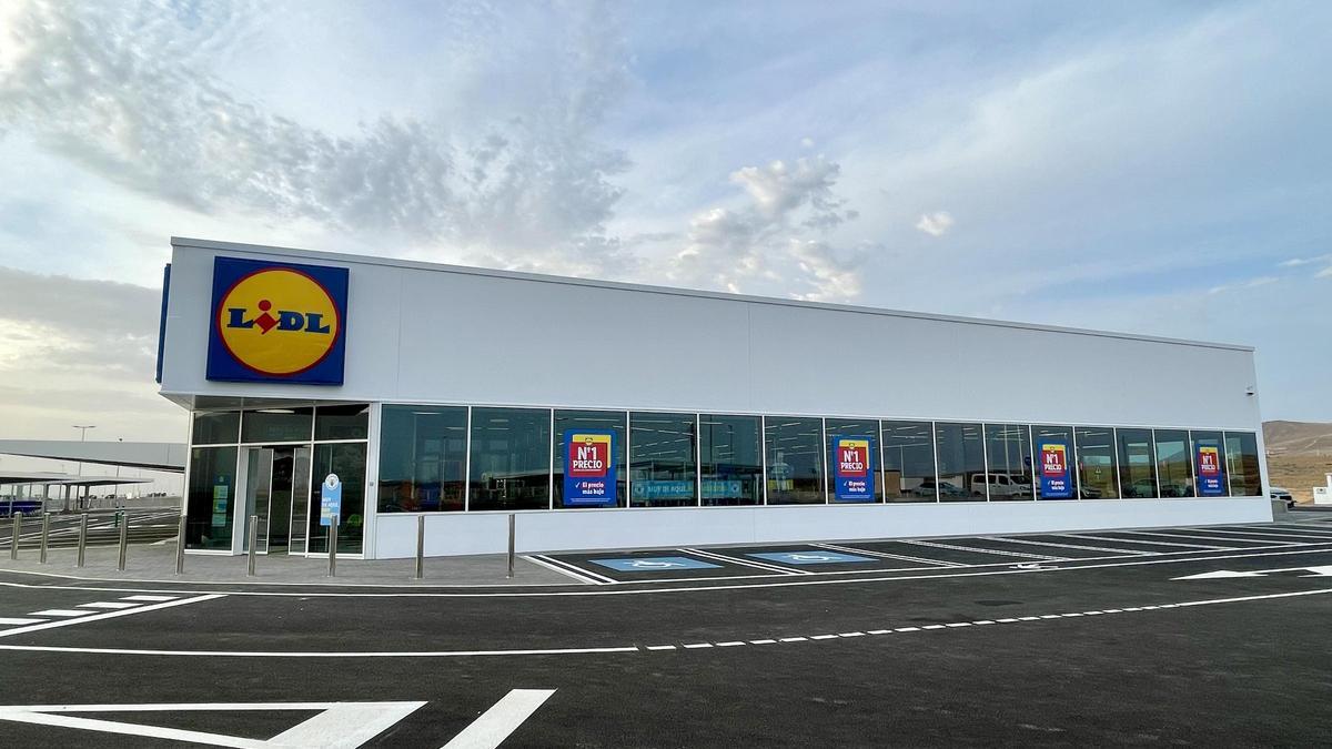 Exterior de una tienda de Lidl en Canarias