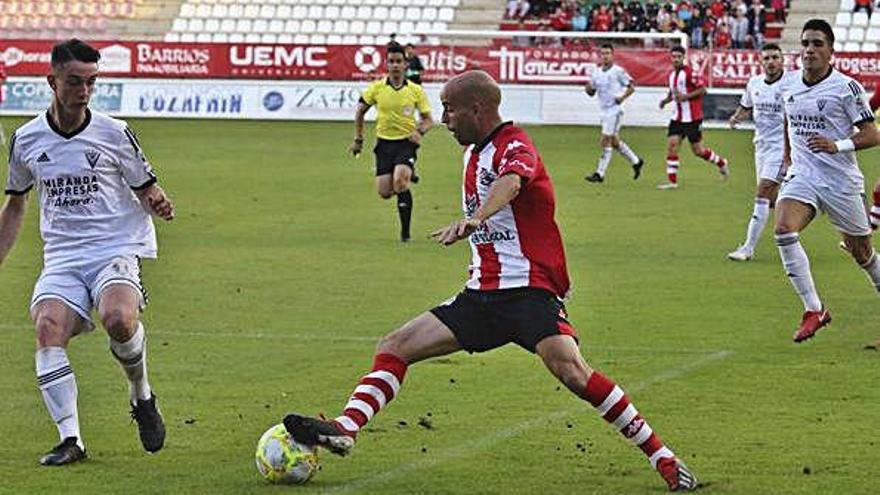 Sergio García avanza con el balón.