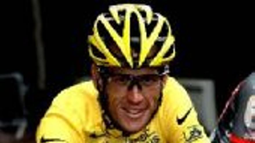 Armstrong y Ullrich hacen que la prueba sea un pequeño Tour