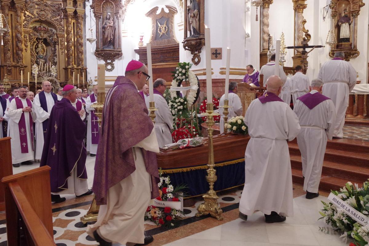 El funeral del sacerdote Manuel Ángel Santiago, en imágenes El funeral del sacerdote Manuel Ángel Santiago, en imágenes