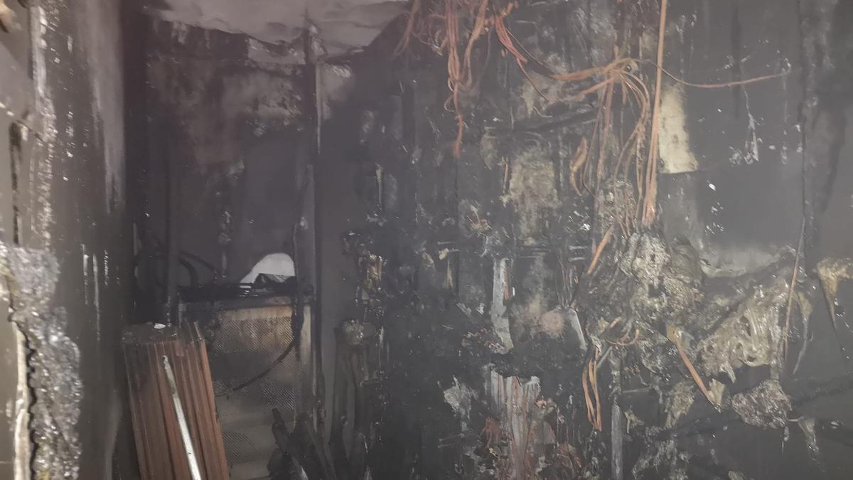 Imágenes del cuadro eléctrico incendiado en Gregorio Espino