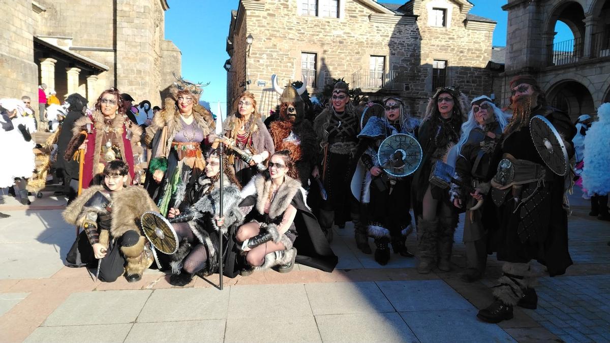 El Cordel Sanabrés anima el carnaval en Puebla de Sanabria El Cordel Sanabrés anima el carnaval en Puebla de Sanabria