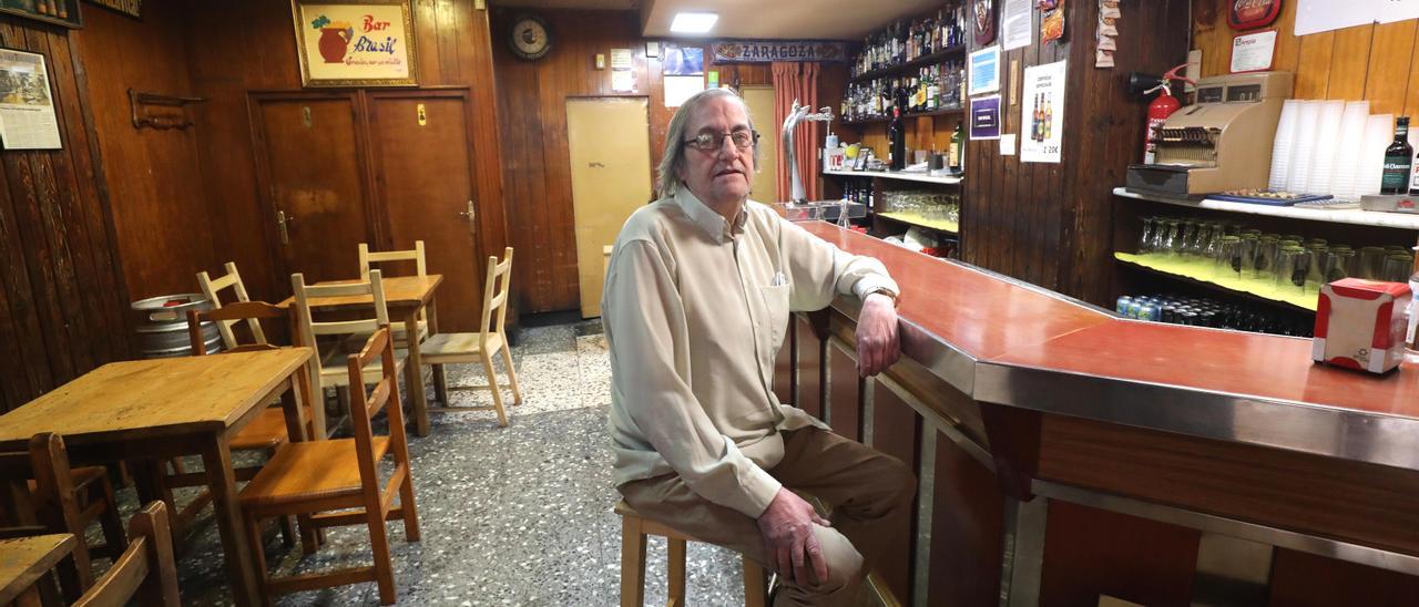 El Bar Brasil, con Javi al frente, abrió sus puertas en 1982 y ya es parte del patrimonio zaragozano