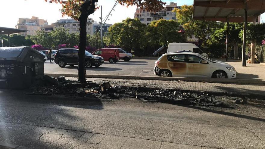 Contenedor quemado el 17 de junio en la calle Eusebi Estada.