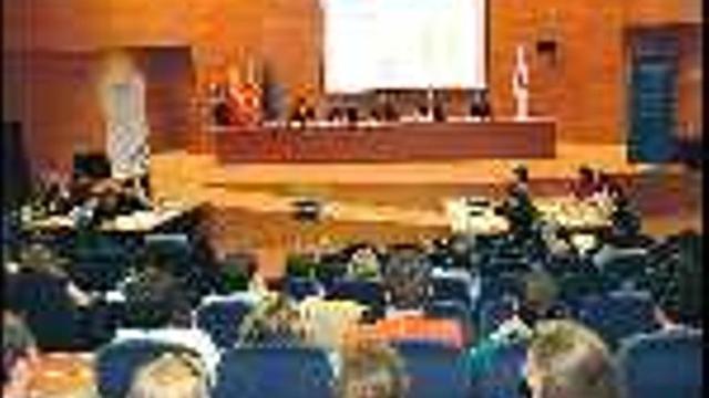 Los universitarios 

de Alicante y Lleida afrontaron la final en el salón de actos del Rectorado de la UMH de Elche