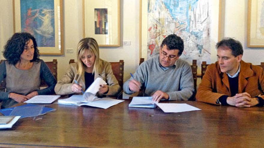 Autoridades del Consell y el Ayuntamiento, ayer en Alaró