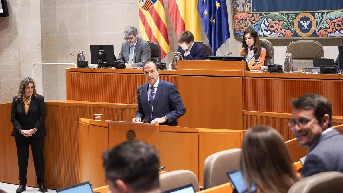El consejero Bancalero, en las Cortes de Aragón, durante su intervención este viernes.