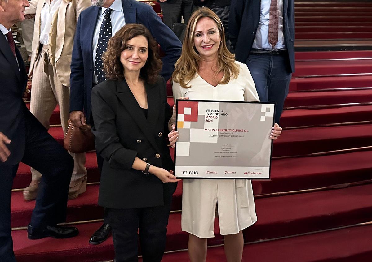 Inge y Ayuso con el Premio Formación y Empleo de los Pyme del año 2024 Madrid