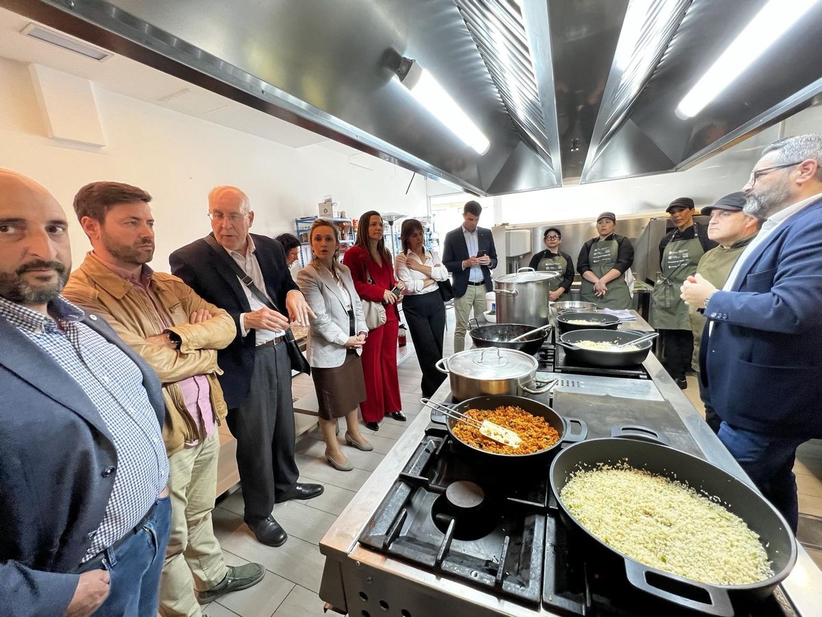 Los representantes de las comarcas en el taller de hostelería de Sanxenxo.