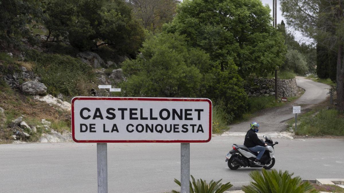 Acceso a Castellonet de la Conquesta, en una imagen reciente.