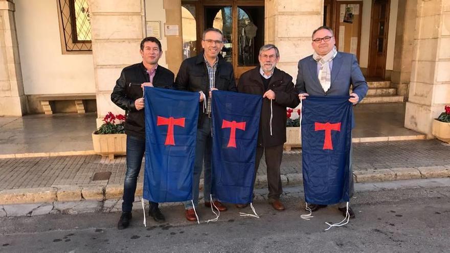 Joan José Aguiló, Martí Fornés, Pere Gerard y Miquel Porquer, tras la &#039;penjada de penons&#039;.