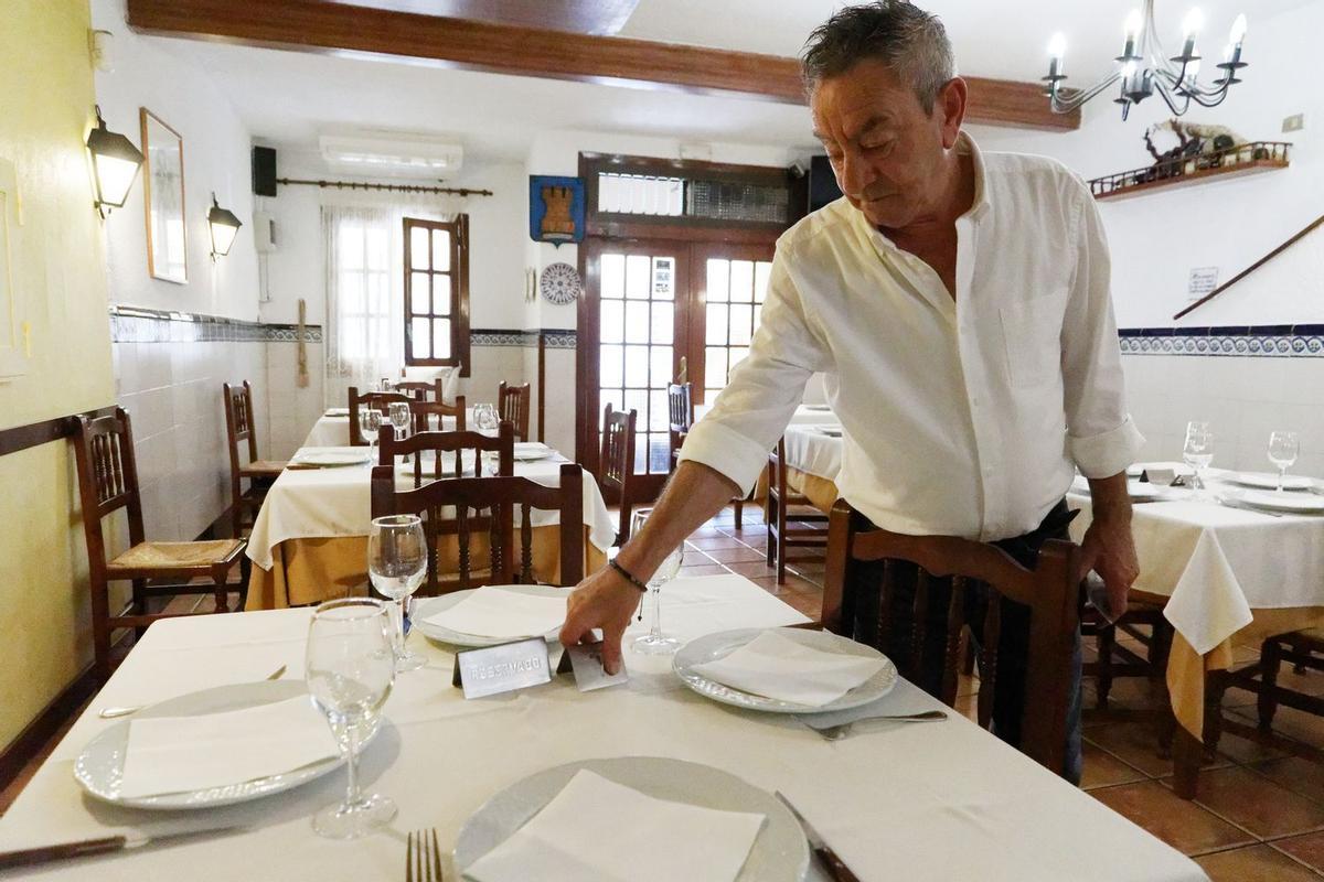 José Manuel Cifuentes, en el comedor de la Sidrería Sanabria.