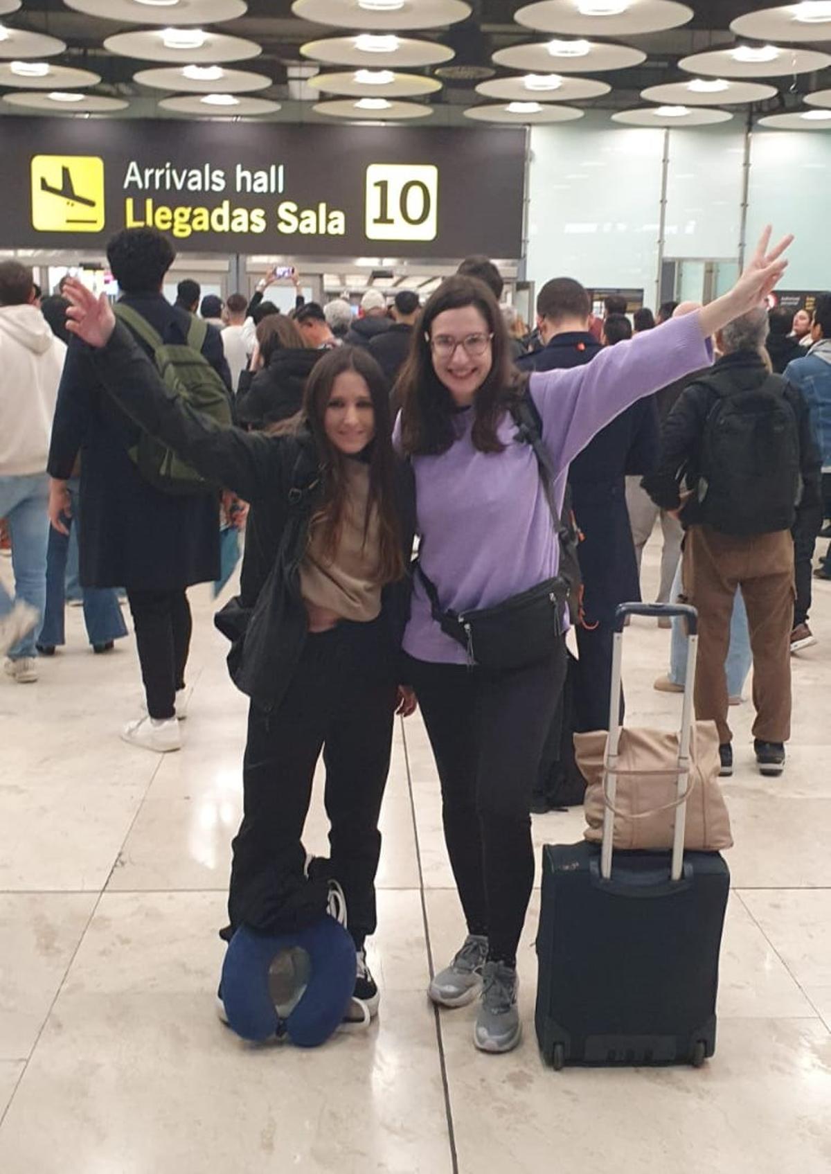 Cristina Cienfuegos y Sofía Fanjul tras llegar a Madrid.