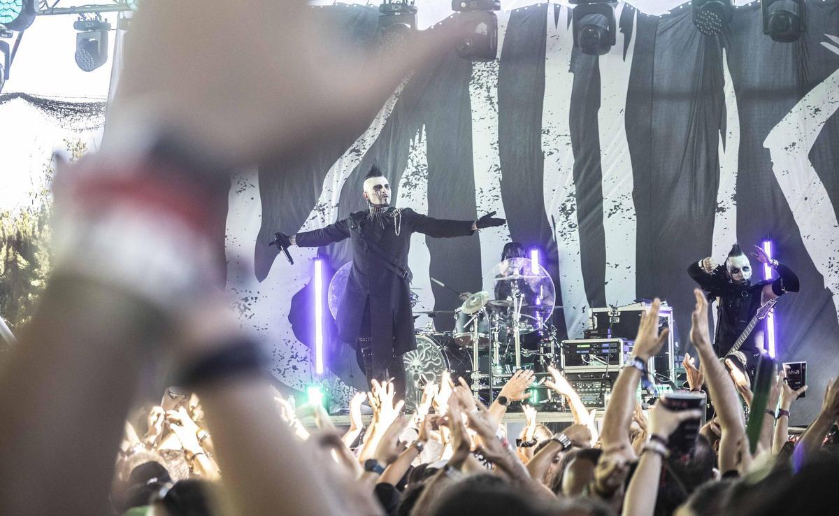Leyendas del Rock arranca en Villena su edición más ambiciosa y multitudinaria