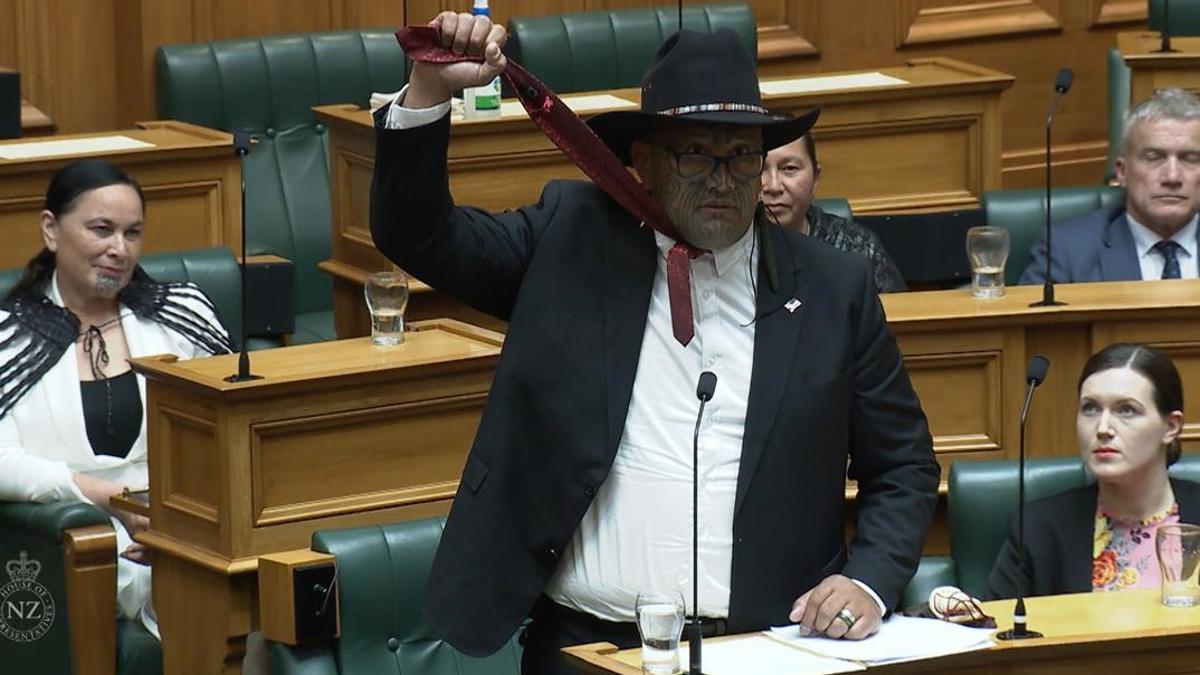 Un diputado maorí se rebela contra el uso de la corbata en el Parlamento de Nueva Zelanda