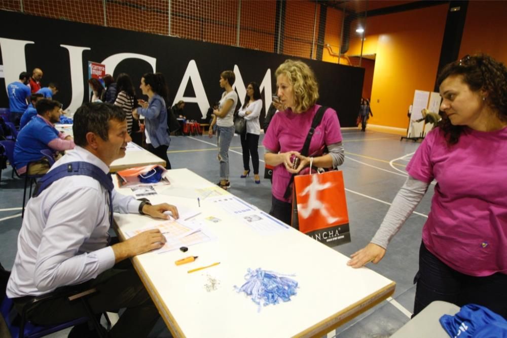 Entrega de dorsales de la Carrera de la Mujer