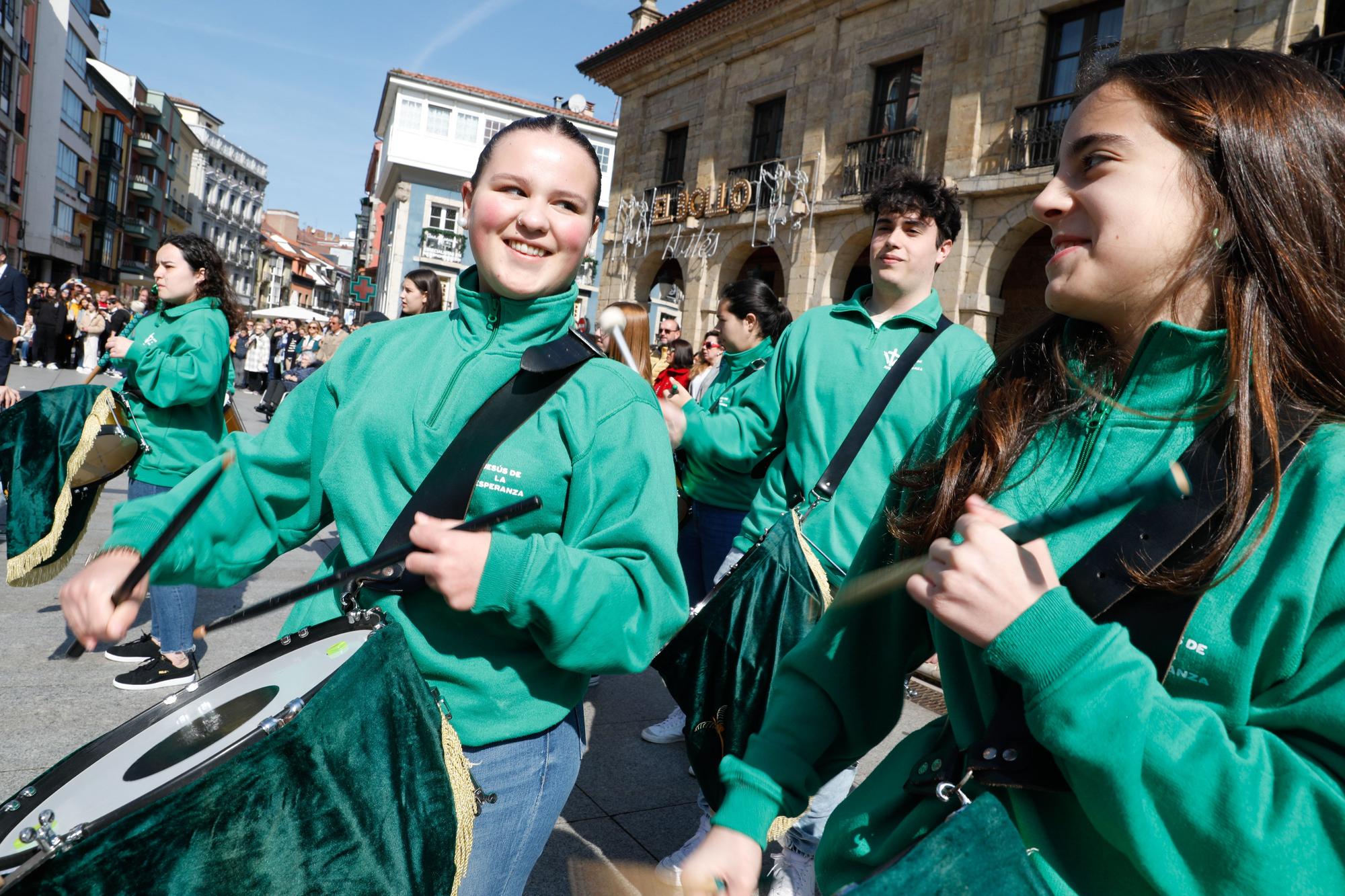 EN IMÁGENES: La tamborrada del Viernes Santo en Avilés