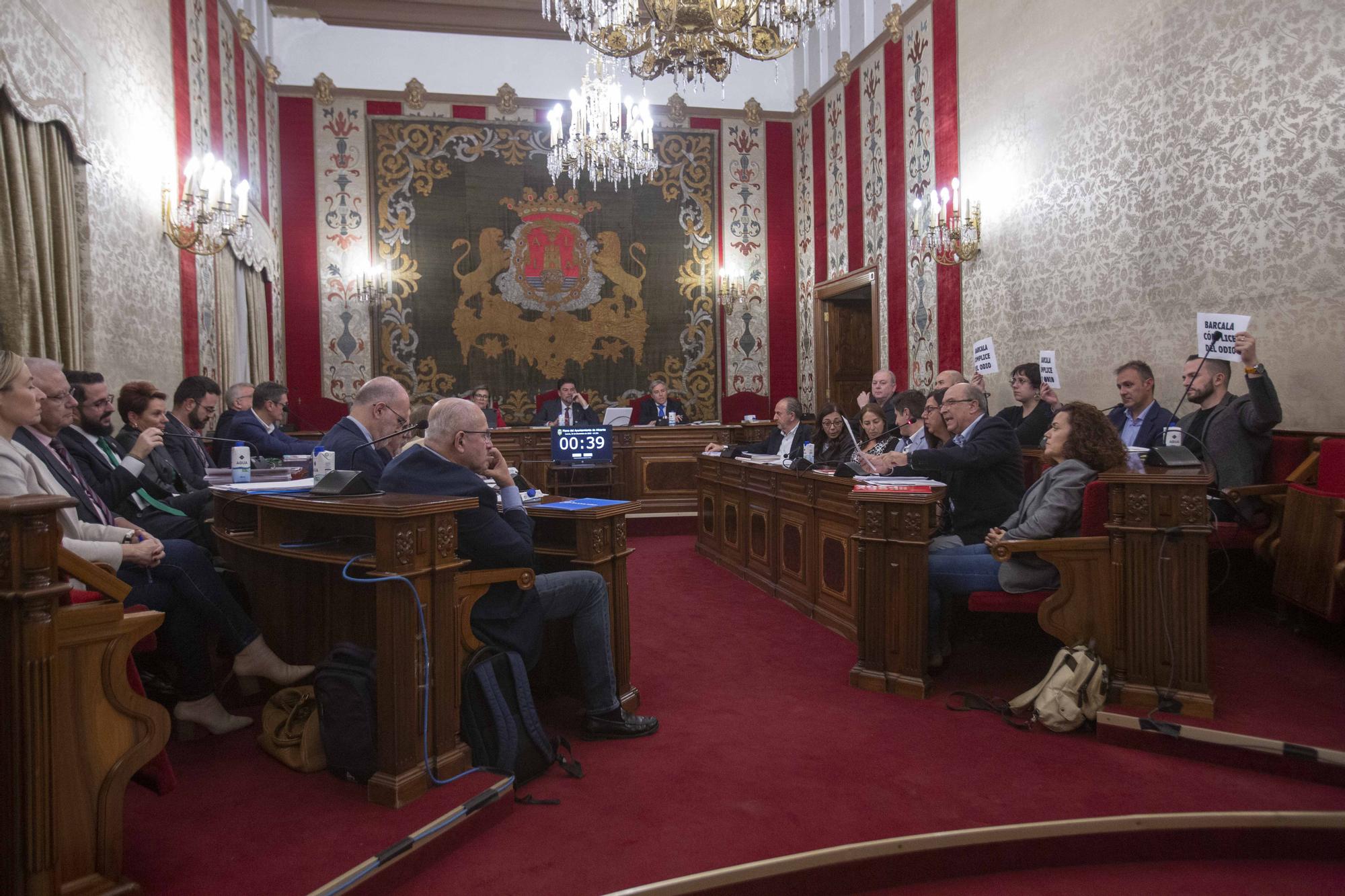 El bipartito se une a Vox en contra de la retirada de vestigios franquistas de las calles de Alicante