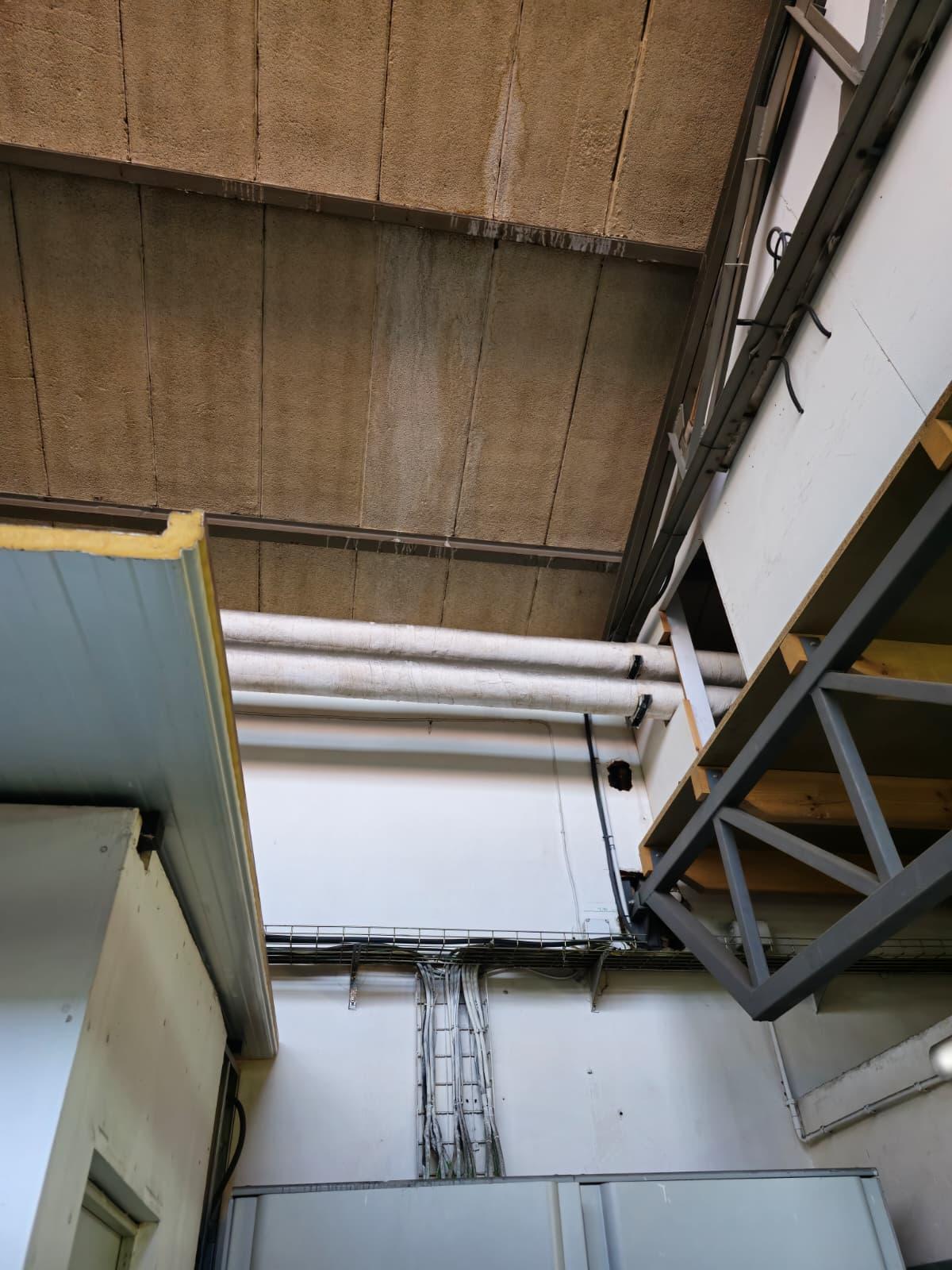 Humedades y goteras en el instituto de Miralbueno.