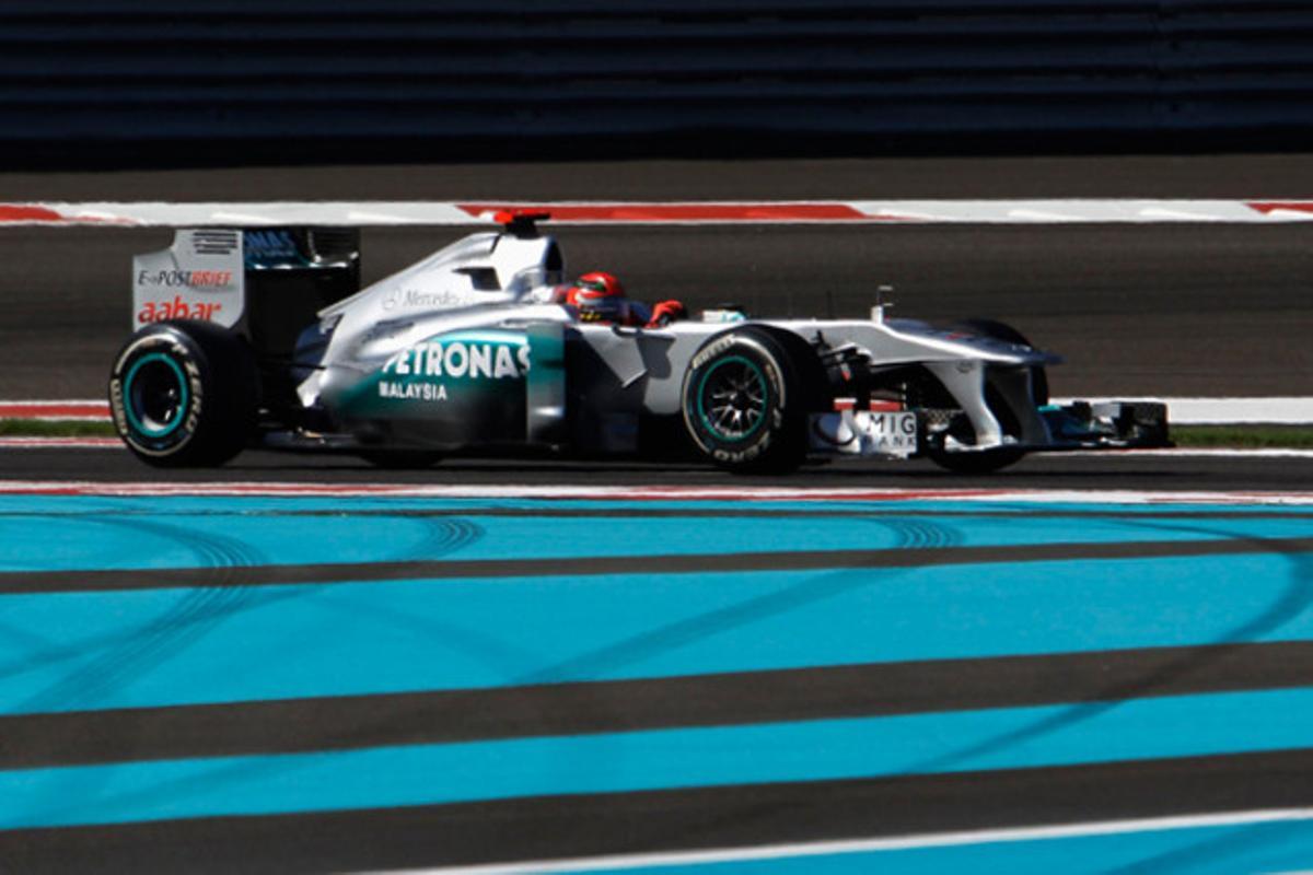 El pilot alemany de fórmula 1, Michael Schumacher, durant el primer entrenament del GP d’Abu Dhabi.