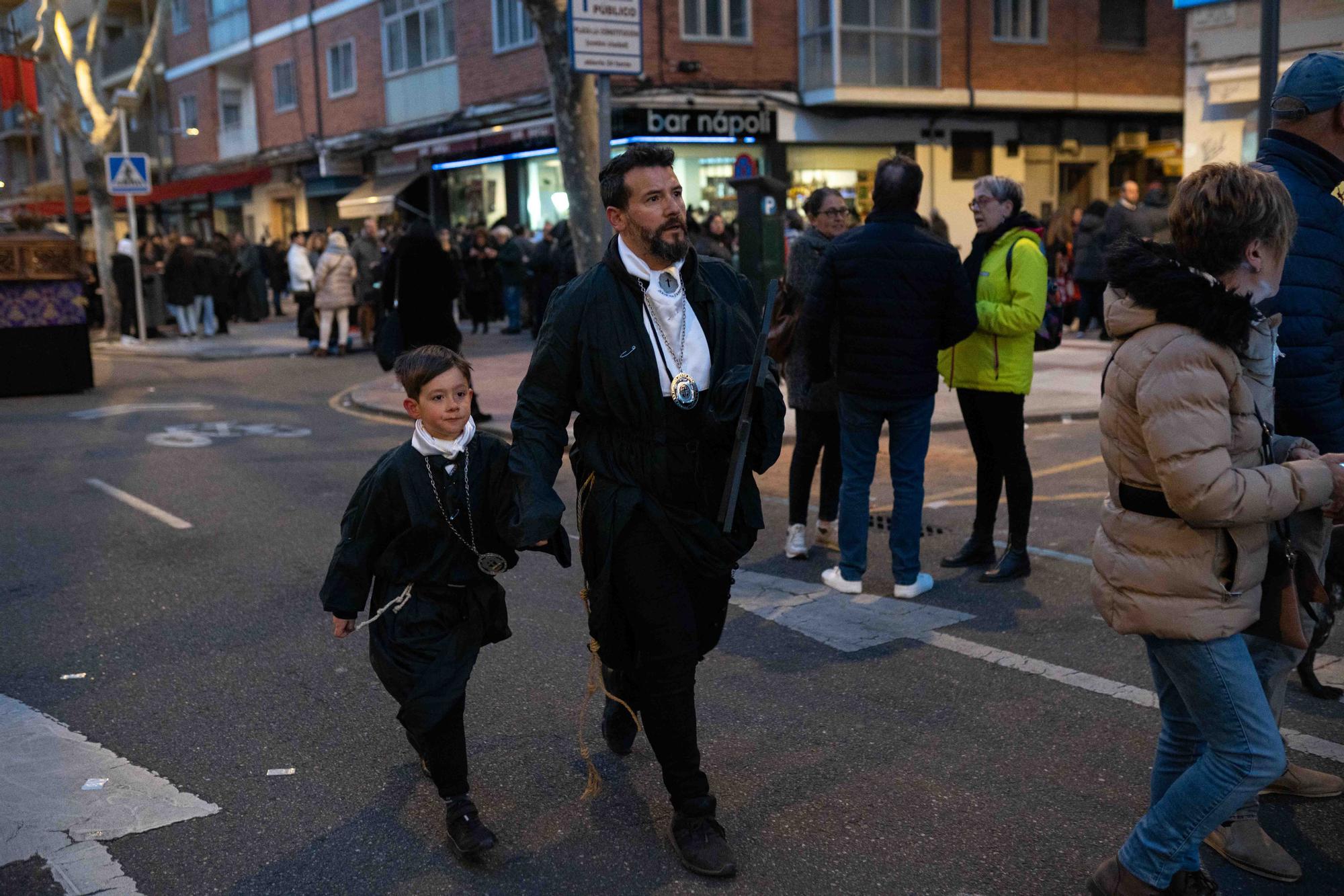 GALERÍA | La salida de Jesús Nazareno y las tradicionales sopas de ajo, en imágenes