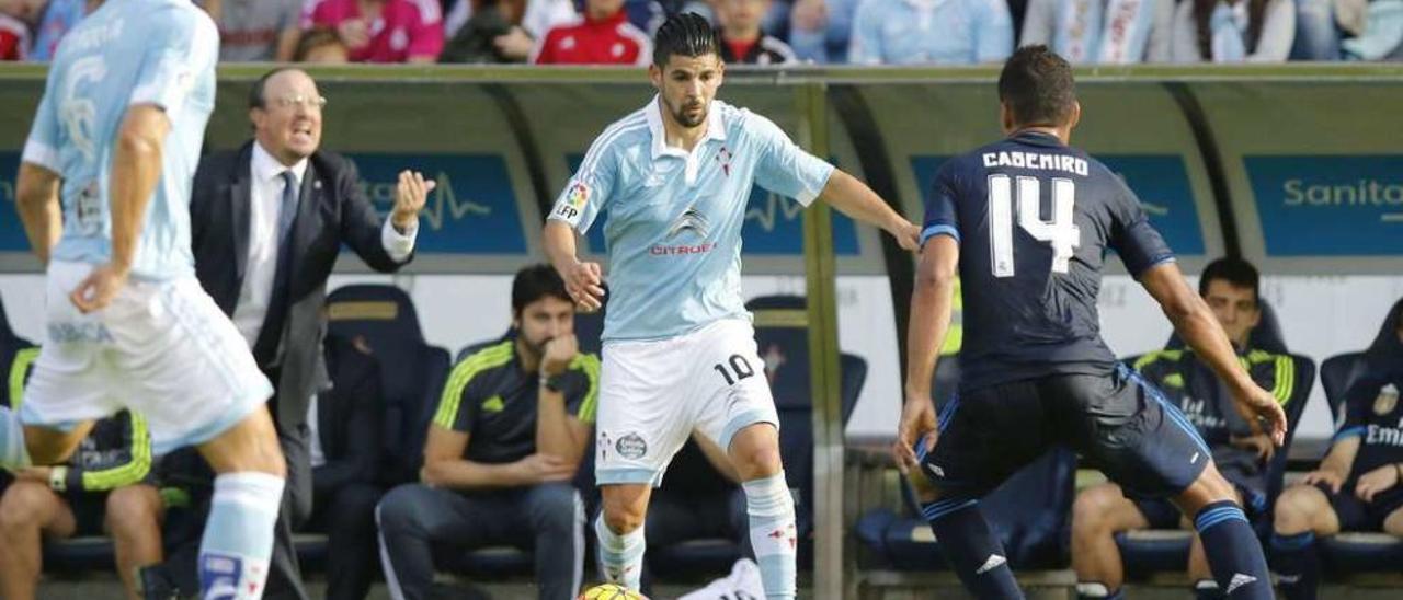 Nolito encara al madridista Casemiro durante el encuentro de Liga disputado el pasado sábado en Balaídos entre el Celta y el Real Madrid. // Ricardo Grobas