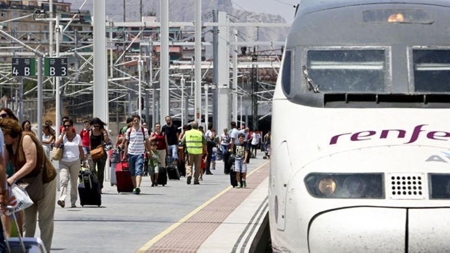 Crecen los viajero del AVE y de avión.