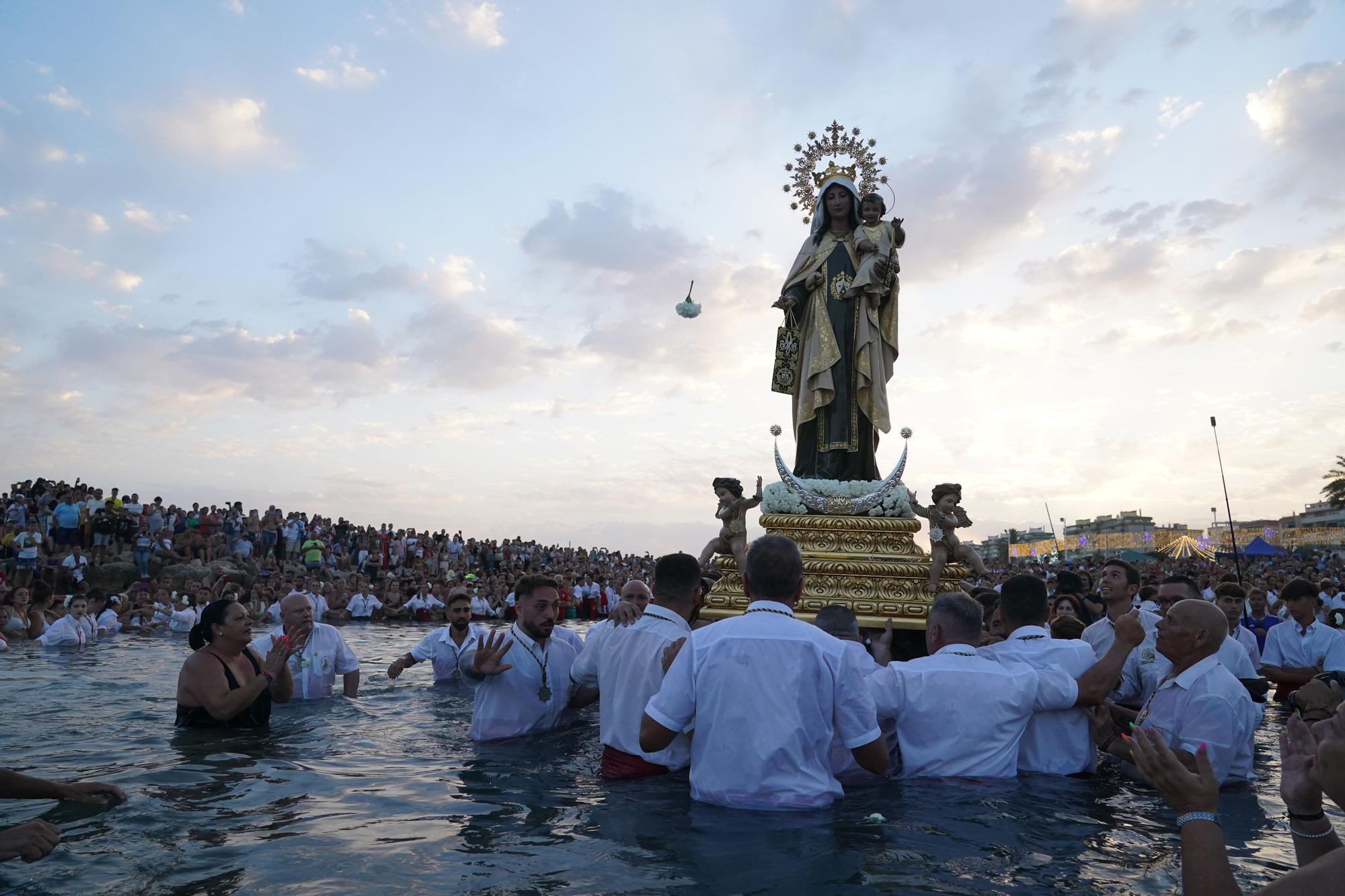 Procesión terrestre y marítima de la Virgen del Carmen de El Palo