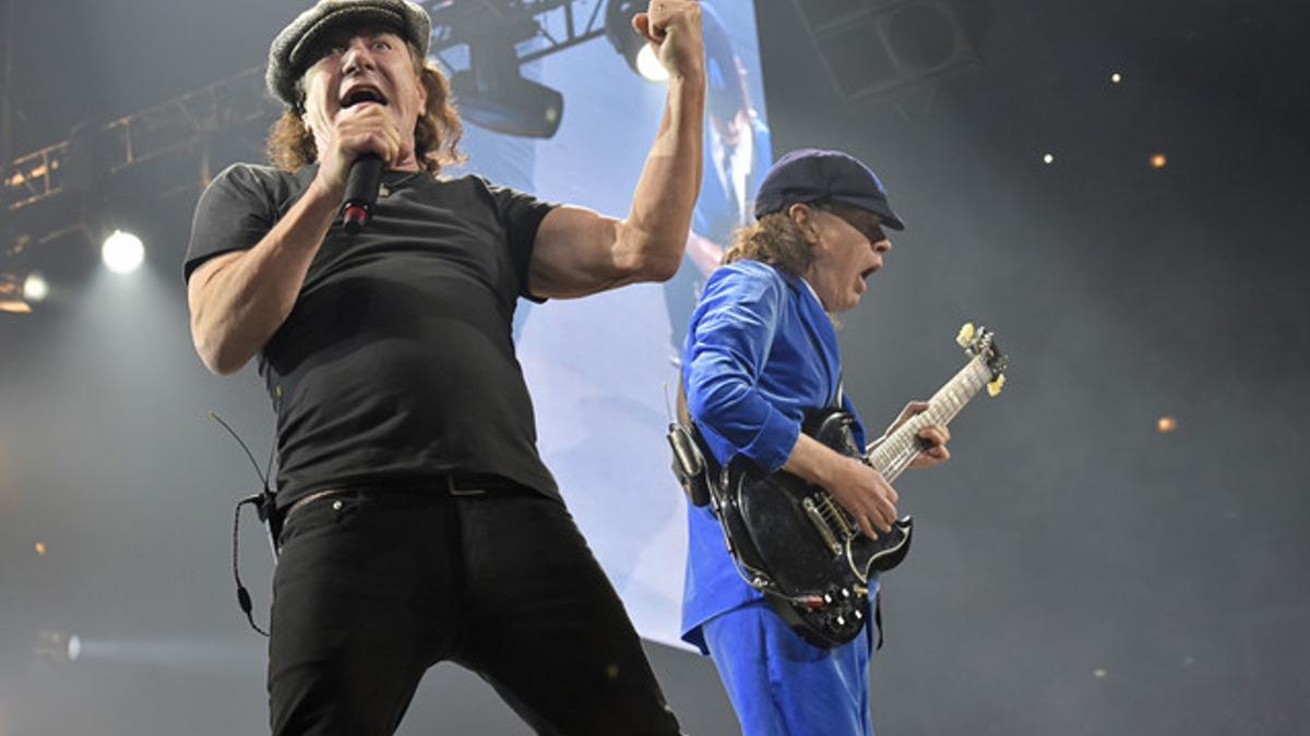 Brian Johnson (izquierda) y Angus Young, el pasado 17 de febrero, durante el concierto que AC/DC dio en Chicago, en el marco de la gira 'Rock or Bust'.