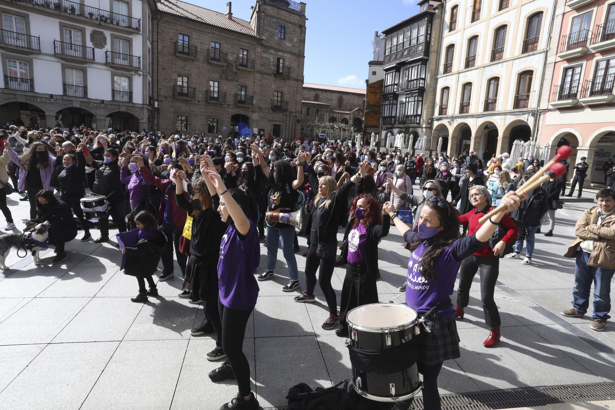 EN IMÁGENES: Así se vivió el Día de la Mujer (8M) en Avilés