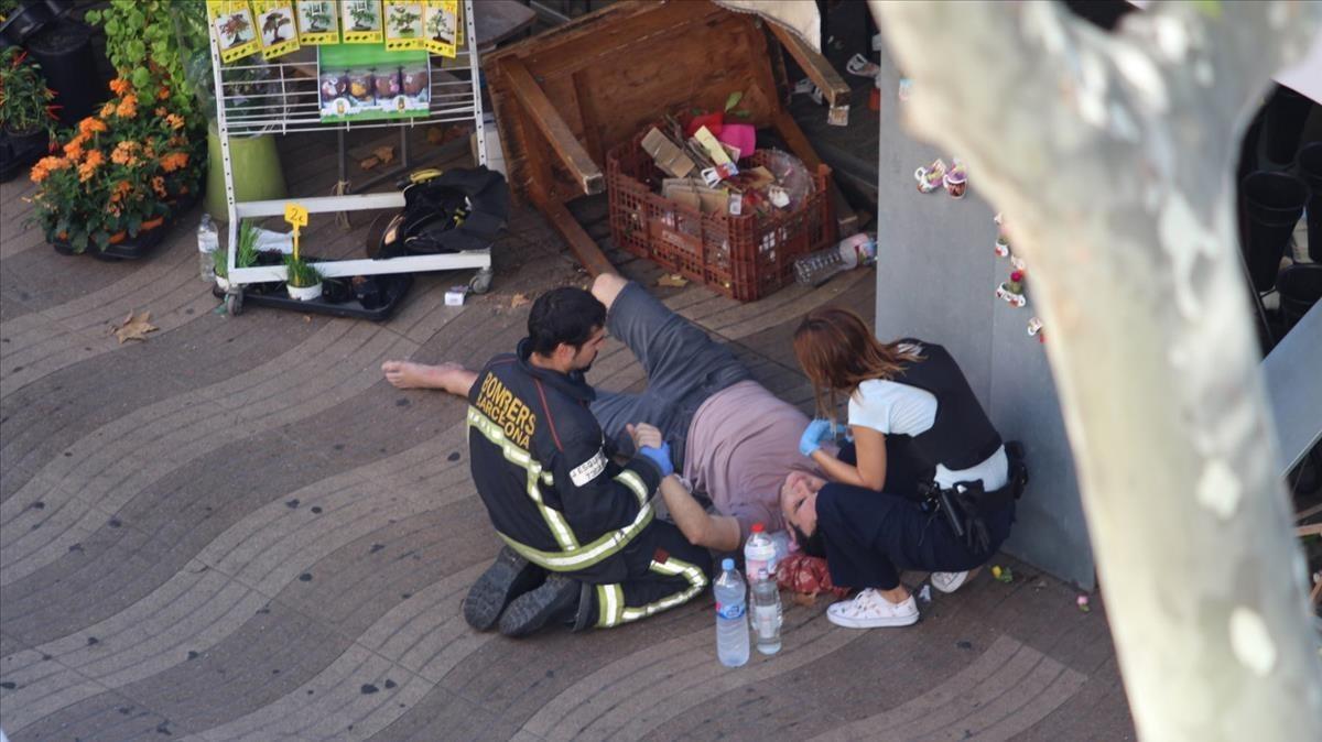 Una furgoneta arrolla a varias personas en la Rambla de Barcelona.
