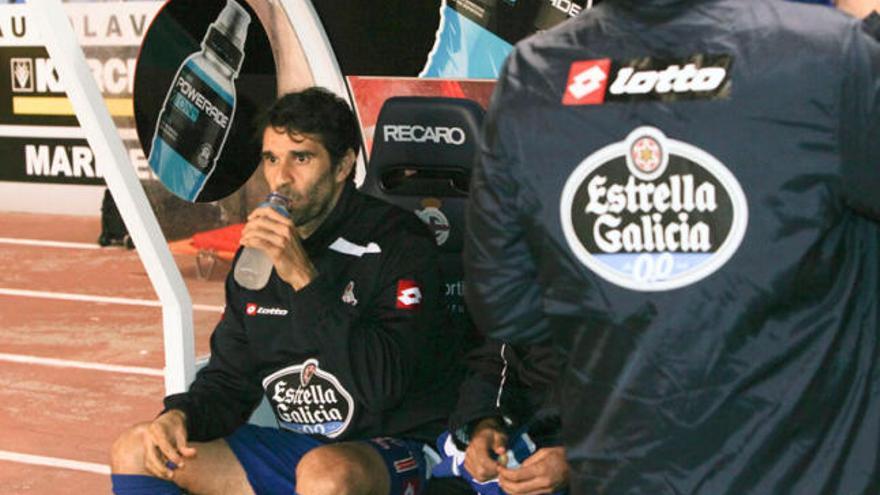 Valerón en el banquillo en el partido disputado ante el Málaga.