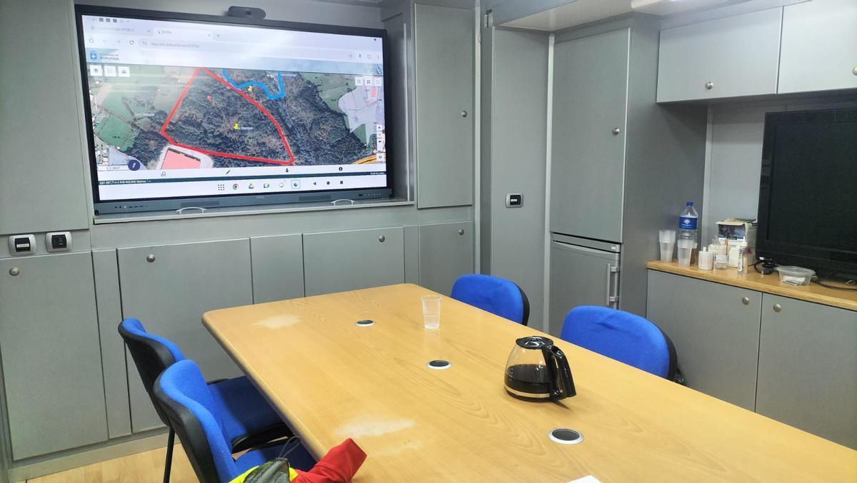 EN IMÁGENES: Buscan a un octogenario en la zona de Cudillero que cayó cuando fue a limpiar el monte