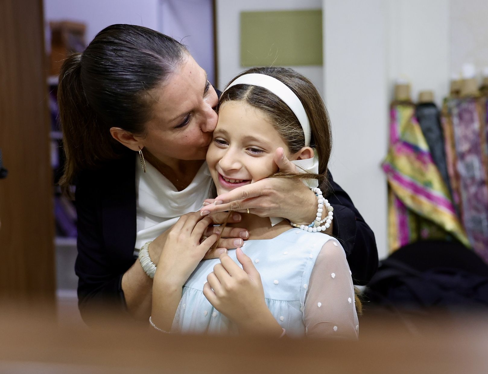 Carmen y Marta eligen sus espolines "Fallera Mayor de València"