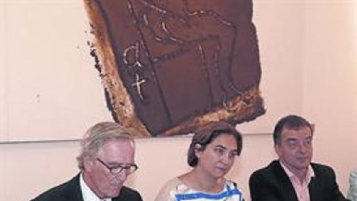 Xavier Trias, Ada Colau y Alfred Bosch, en el Ayuntamiento.